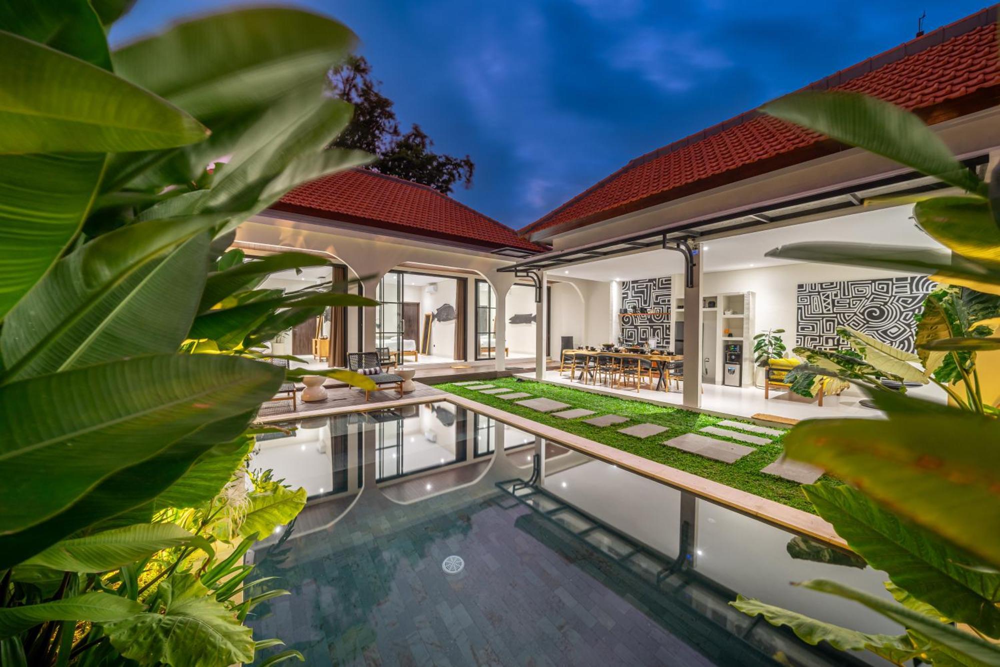 Alisa 4 - Brand New With Breathtaking Garden Views - Expansive Pool - 4 Luxury Bedrooms * Seminyak (Bali)